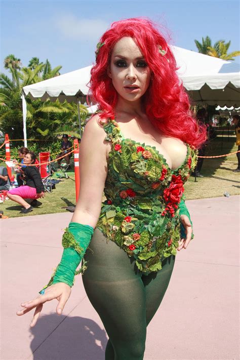 Unlike most of batman's rogues, she had little interest in money or power unless she needed them, instead being obsessed with preserving plant life and taking revenge on those who she believed had harmed it. The Best Cosplay From San Diego Comic-Con 2016!