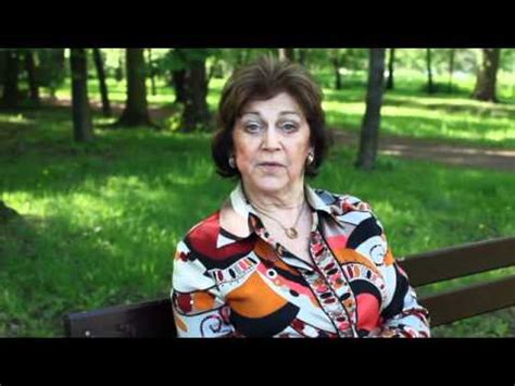 Była jedną z najsłynniejszych polskich okulistek. prof. Ariadna Gierek-Łapińska czyta książkę "Czerwona ...