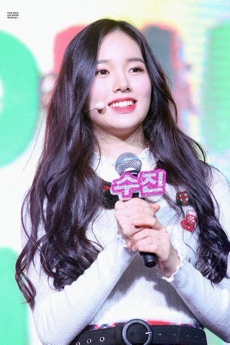 Shuhua (슈화), also known as yeh shu hua (葉舒華), is ataiwanese singer under cube entertainment. Pin by 24pt on weeekly | Soojin weeekly, Weeekly soojin ...