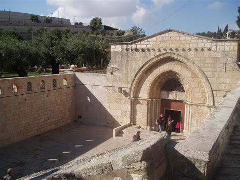 Merkmale des gartens von gethsemane. Bild "Die Todesangstbasilika im Garten Gethsemane" zu ...