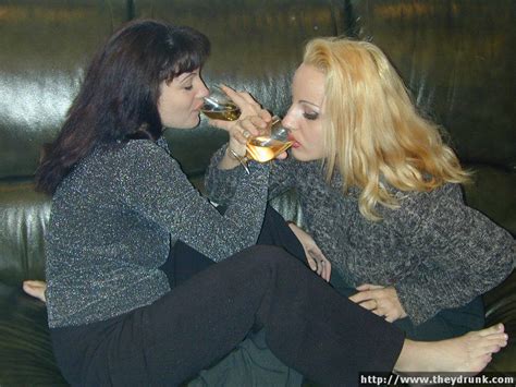 Grannie sandora and a teen licking each other. Lesbian Loving Girls Kissing, Pussy Licking, Footjobs, Watersport and Orgy's: Drunk lesbian Girls