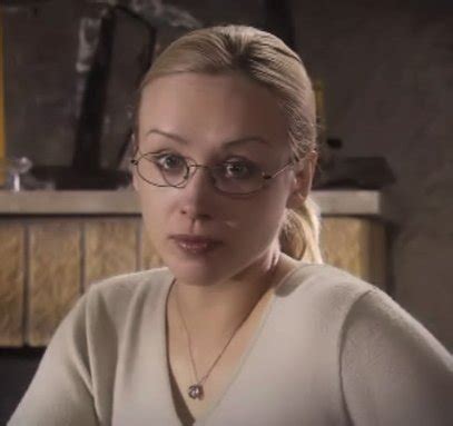 Her film debut was in the 2006 comedy i served the king of england. Petra Hřebíčková v seriálu 4teens (2011, režie Pavel ...