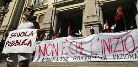 La protesta è stata indetta per il rinnovo del contratto con le. Domani ancora sciopero: no alla riforma della scuola
