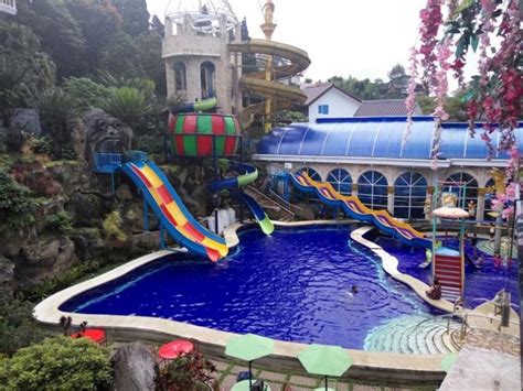 Masyarakat kini makin pintar dalam membangun kolam renang house sangkuriang hotel memiliki sebuah kolam renang berbentuk infinity pool. Rekomendasi 5 Penginapan di Bandung Dengan Fasilitas Kolam ...