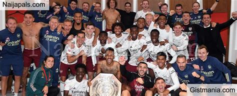 Arsenal players celebrate winning the community shield. Arsenal Defeats Liverpool On Penalty To Lift Community ...