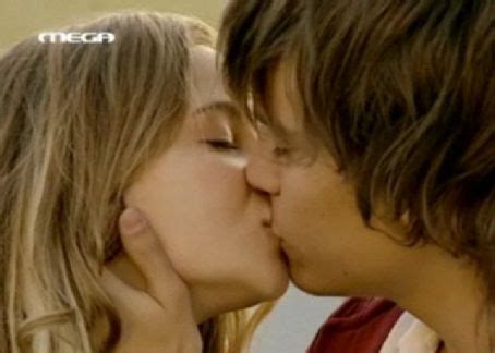 Denuncien a @asnicar___brenda se hizo pasar por brenda asnicar y encima ahora se cree verificadora , yo flipo. Brenda Asnicar and Andres Gil - Dating, Gossip, News, Photos