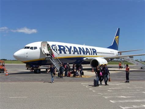 Sat jul 16, 2005 7:38 pm. Ryanair 737-800 EI-FIB at Crotone (CRV) on 5th May 2019 | Flickr