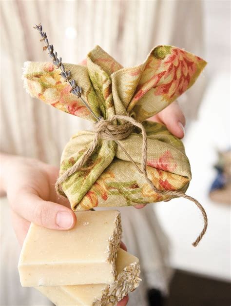 Soap packaging and gift wrapping handmade soaps. Simple and adorable packaging idea for handmade soap # ...