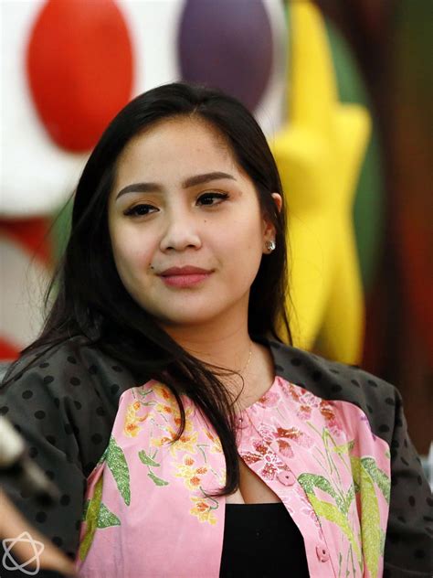 Nagita slavina mariana tengker or better known as nagita slavina (born in jakarta, indonesia on february 17, 1988) is an indonesian actress, presenter and singer of mixed minahasan, javanese and minangkabau descent. Unduh 73 Koleksi Wallpaper Hp Nagita Slavina HD Paling ...