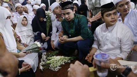 Dari nama gadis ini siapapun bisa menebak kalau gadis ini adalah keturunan tionghoa. Kalimat Pendek Ini Diucapkan Istri Kedua Ustaz Arifin ...