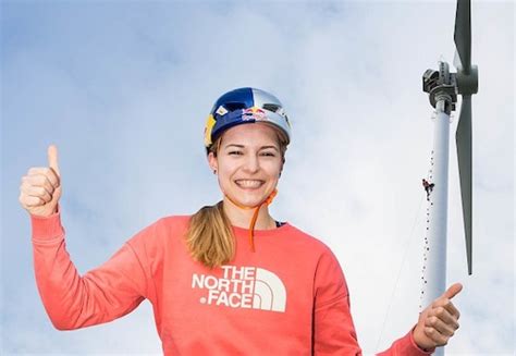 20 men and 20 women. Grandios: Windrad-Klettern mit Weltmeisterin Jessica Pilz ...