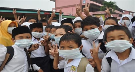 Selain daripada memakai topeng untuk mengurangkan kesan asap jerebu kepada sistem pernafasan. BERITA TERKINI senarai sekolah cuti jerebu 2 HARI 5-6.10 ...