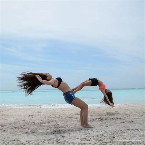La ritrovi nell'impulso involontario di tirare le punte in ogni movimento. Ginnastica artistica sulla spiaggia | Lorenzo Polvani ...