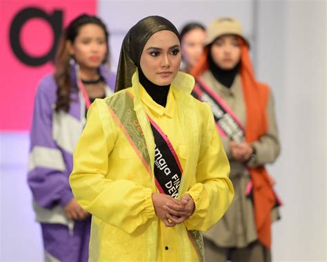 Malam finale dewi remaja 2019 tahniah diucapkan kepada kesemua pemenang! Finalis Hijabi Pertama Di Pentas Akhir Dewi Remaja, Adakah ...