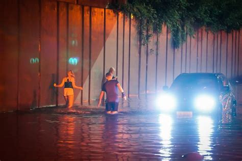 Ook zie je de onweerradar voor eindhoven. Sinkholes in voortuinen en auto's die bijna kopje onder ...