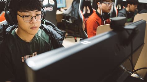 글로벌2019 월드 챔피언십 결승 개막식 기획 과정. What It's Like Being a Top 'League of Legends' Player in ...