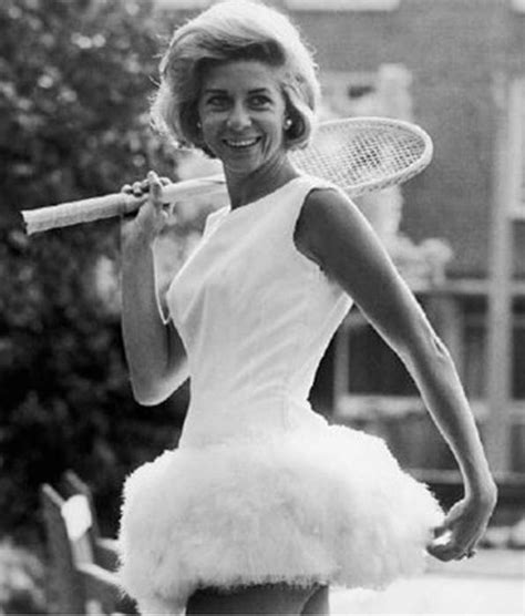 She reached the last sixteen of the french open two times and the wimbledon championships three times, and is also famous for her choice of clothing. "I miei primi 80 anni" Intervista a Lea Pericoli | Gossip Chic