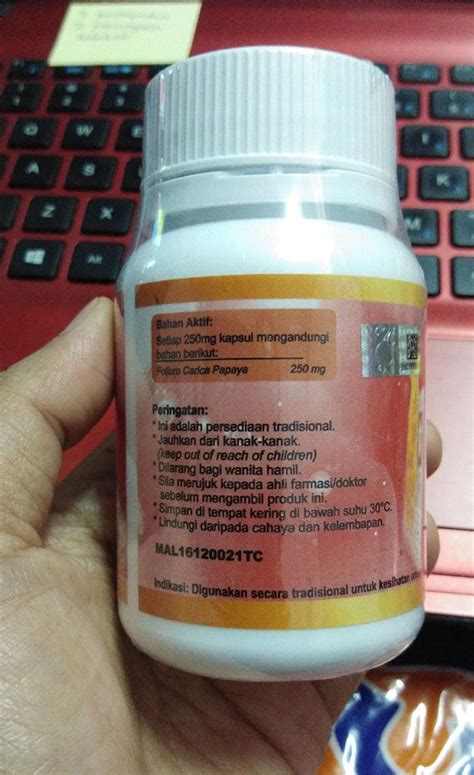 Cara penyediaan jus daun betik segar sebagai rawatan sampingan demam denggi #perangiaedes #perangidenggi. Khasiat Daun Betik Untuk Demam Denggi