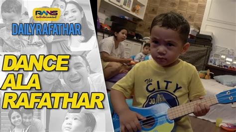 Ini salah satu cara yg positif bisa ngangkat perekonomian rakyat kecil , daripada gimic2 yg tidak bermanfaat , ini lebih jauh bermanfaat, sukses terus rans. INI DIA AKSI DANCE TERBARU RAFATHAR #DAILYRAFATHAR - YouTube