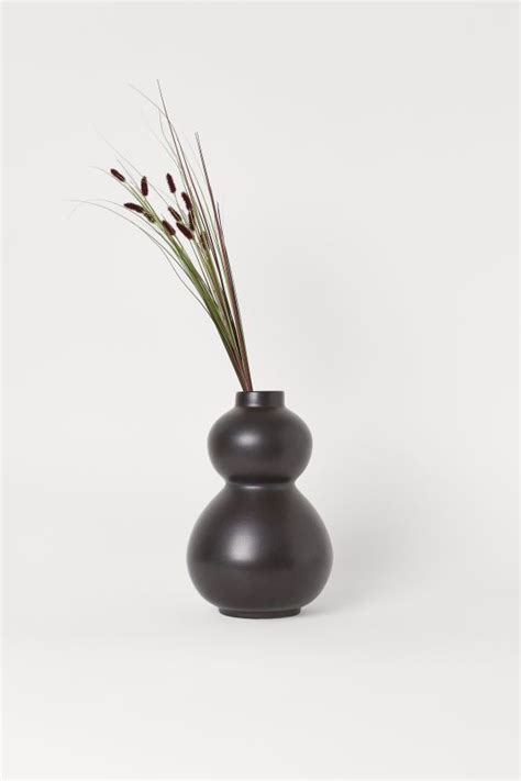 Den flotte neutrale farver gør at vasen passer ind i ethvert hjem. Large Ceramic Vase | Ceramic vase, Vase, Ceramics