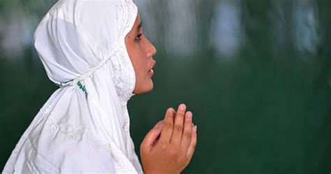 Banyaknya bacaan sholat ini tidak membingungkan tetapi justru memudahkan dan membuat kita menghargai perbedaan. Lafadz Bacaan Doa Selamat Dunia Akhirat (Doa Sapu Jagad ...