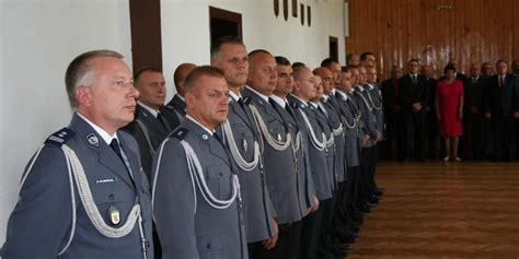 Awanse na wyższe stopnie policyjne, wręczenie odznak zasłużony policjant i nagród dla funkcjonariuszy. Święto Policji - Wąbrzeźno - oficjalna strona miasta