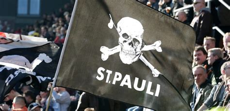 Der druck ist entsprechend hoch. Logo des HSV-Stadtrivalen FC St. Pauli auf britischer Anti ...