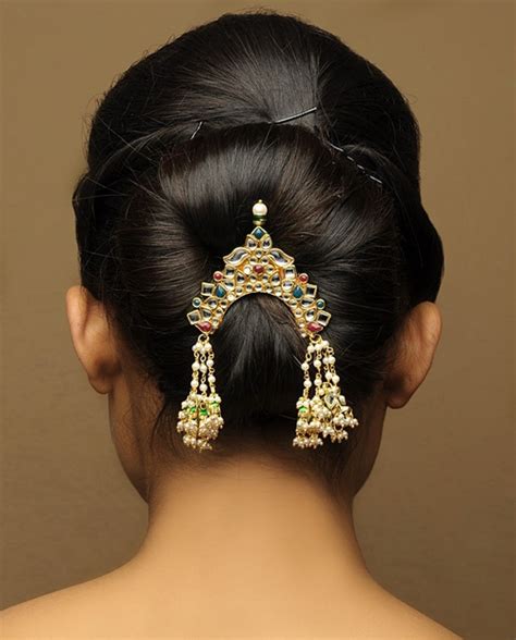 And since indian weddings are all about channeling your inner traditional diva, you obviously don't want your hair game to take a backseat, do you? Hairstyles For Indian Wedding - 20 Showy Bridal Hairstyles