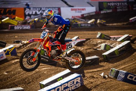 Supercross is an american motorcycle racing series is held from january through early may. Las Vegas Monster Energy AMA Supercross Championship ...