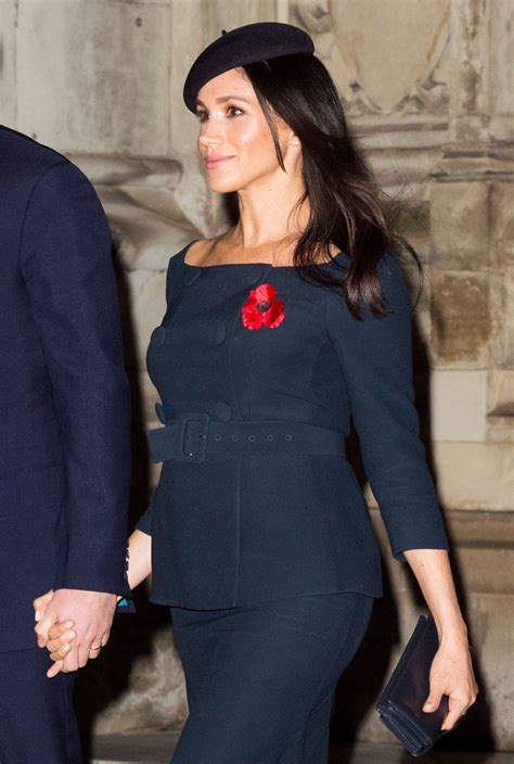 December 29 at 4:31 am ·. Végre egy árulkodó fotó. Nagyot nőtt Meghan hercegné ...