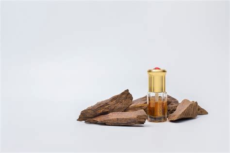 Membantu proses meditasi / tafakur 8. Menelisik Asal Usul Kayu Gaharu dari Parfum Seharga Rp18 ...
