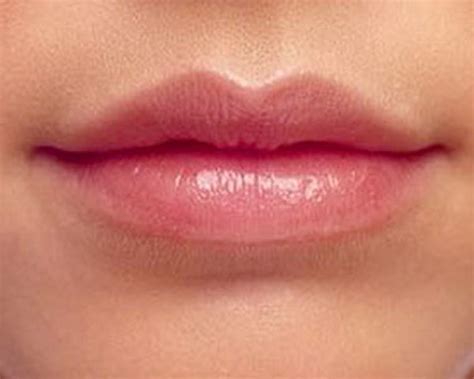 Cara menghilangkan bibir hitam menjadi pink selanjutnya dapat menggunakan madu. Cara Alami Memerahkan Bibir Yang Hitam Permanen Dengan ...
