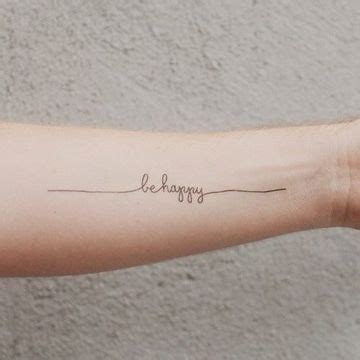 Pueden realizarse todo tipo de diseños, manteniendo la forma característica de este estilo, pero pudiendo ser rellenadas, sombreadas, o con degradado este tipo de letras se pueden tatuar solas, ya que en algunos casos un solo símbolo representa una palabra. Delineadas y elegantes letras lindas para tatuajes | Tatuajes femeninos, Tatuajes al azar y ...