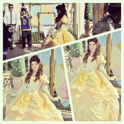 Après cendrillon en octobre 2012, belle a subi un changement dans sa garde robe. La princesse Belle dans sa nouvelle robe dans les Parcs Disney