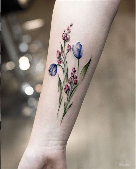 We like these tattoos, and they look like jewelry. 25 Delicate Small Flower Wrist Placement Tattoo Unique ...