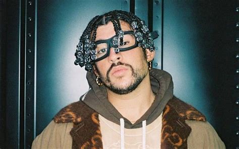 It's time to wake up from your thanksgiving food coma because bad bunny has released his latest album, el último tour del mundo. Bad Bunny chiude il 2020 con il nuovo album "El Último ...