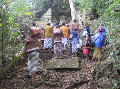 Kisah mistis pendakian gunung jawa barat #ommamat. 7 Tempat yang Diduga Jadi Lokasi Kisah KKN Desa Penari