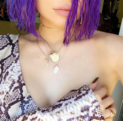 Kylie jenner and social media go together like pancakes and maple syrup: 7 Kylie Jenner Instagram Posts that Prove She's an Alien