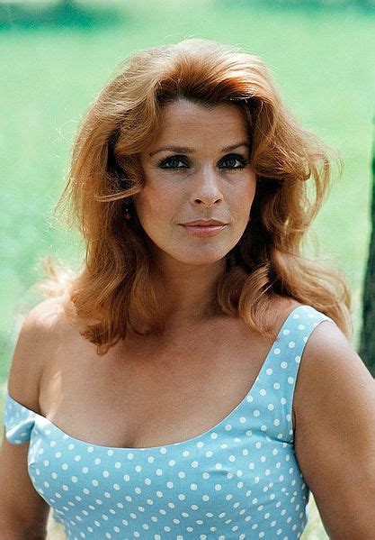 Senta berger hatte nach eigenen angaben immer wieder mit übergriffigen kollegen zu tun. File:Senta Berger 1975b.jpg - Wikimedia Commons