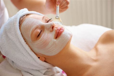 With laser hair removal at ideal image, you can say goodbye to unwanted hair on your upper lip, chin and neck, and say hello to your ideal skin™. Facials