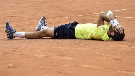 Partidazo descomunal de pablo andújar, que remonta dos sets a cero abajo ante dominic thiem, para dejar fuera a uno de los favoritos al cuadro masculino. Pablo Andújar triunfa en Gstaad