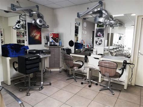 Un salon de coiffure mixte dirigé par audrey qui vous accueillera dans une ambiance chaleureuse. Salon de coiffure mixte à reprendre - Bassin de vie Bourg ...