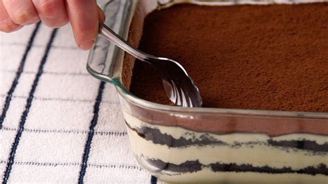 It's made with delicious dark chocolate cake, oreo buttercream & has a gorgeous chocolate drip! How to Make a No-Bake Oreo Tiramisu Cake Recipe at Home ...