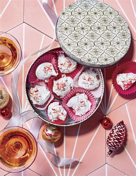 Christmas pudding, chocolate yule log, mince pies, trifle and christmas cake. 35 Vintage Christmas Desserts We'll Never Stop Making | Peppermint dessert, Cookies recipes ...
