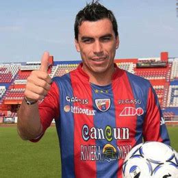 En realidad, era el único jugador paredes se convierte, de pronto, en el mejor jugador del equipo. Esteban Paredes wiki, affair, married, Gay with age ...