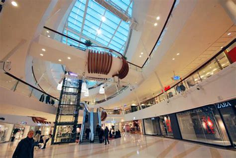 Nacka forum har ett stort upptagningsområde och är det största köpcentrumet i området öster om stockholms innerstad. Nacka Forum Shopping Mall - UpGlaze