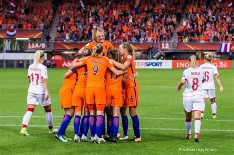 Lieke martens is na een lange absentie terug bij de oranje leeuwinnen en begint woensdagavond ook meteen in de basis. Speelschema Oranje Dames EK en WK Vrouwen met nieuws ...