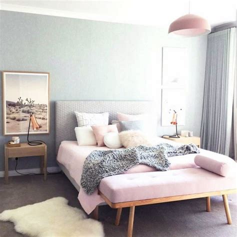 Bedroom furniture with pastel shades of greens, pinks, yellows, blues and whites are great for enhancing some natural effect in the room. Beautiful Vintage Mid Century Colorful Modern Bedroom ...