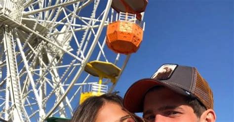 קורל סימנוביץ' לובשת אוברול של גליתה | צילום: קורל סימנוביץ': ליאו מסי לא יגיע לחתונה שלה ושל סרג'י ...