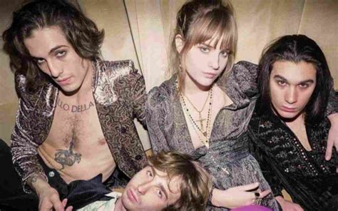 L'esibizione di damiano dei maneskin e manuel agnelli convince e conquista. Maneskin a Sanremo, quella volta che Damiano ha ballato la ...